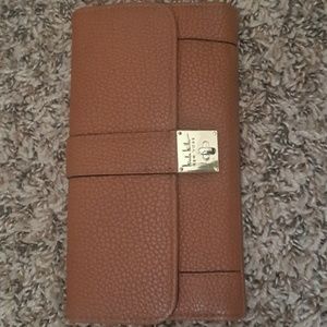 Tan wallet